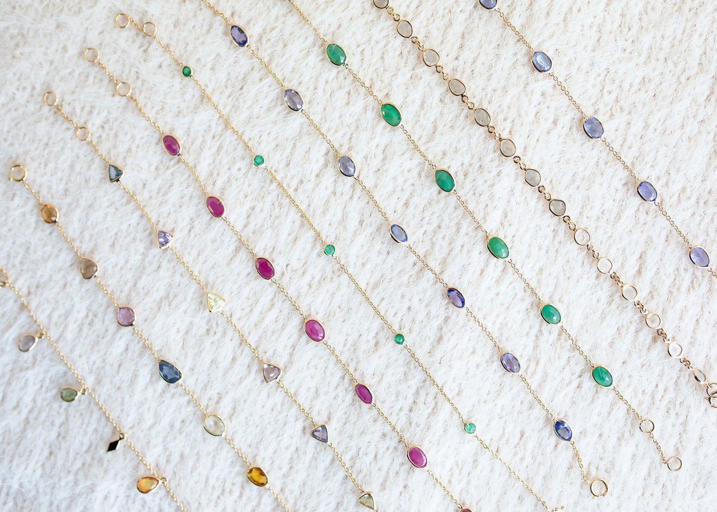 Zuvan Bracelet minimal everyday fine jewelry in solid gold and sterling 925 silver with natural gemstones.