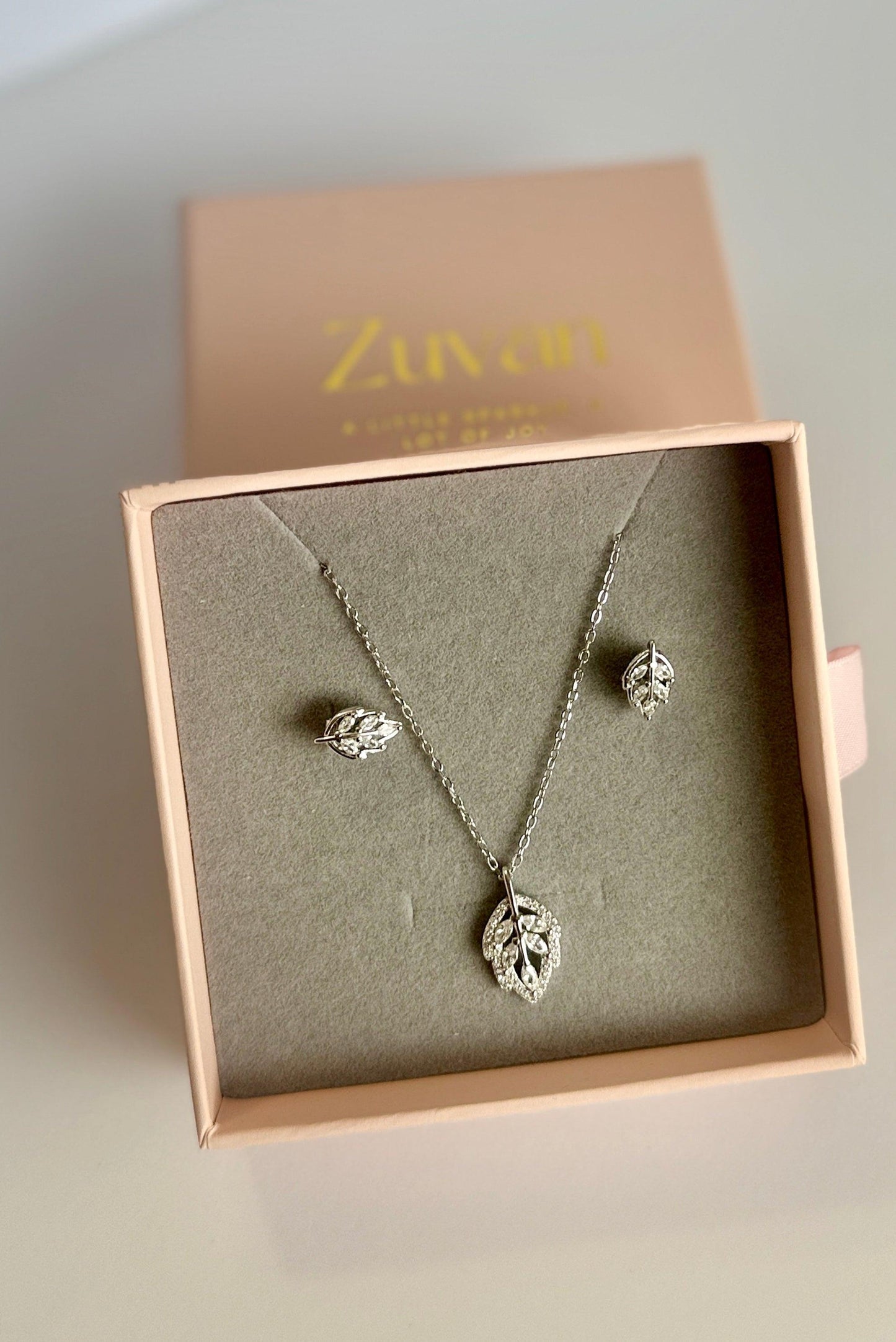 Leaf Necklace Set minimal everyday fine jewelry in solid gold and sterling 925 silver with natural gemstones.