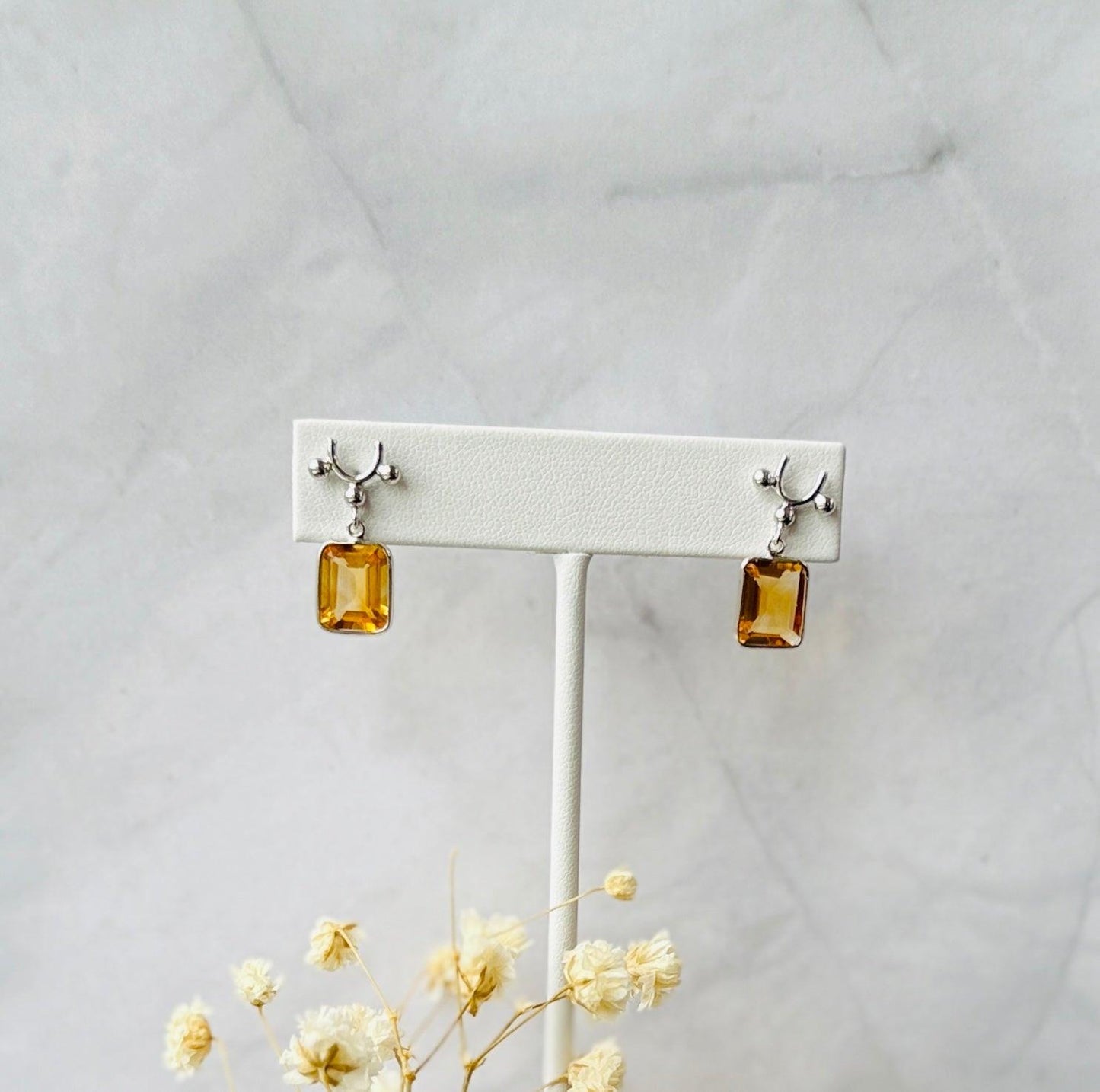 Citrine U's minimal everyday fine jewelry in solid gold and sterling 925 silver with natural gemstones.