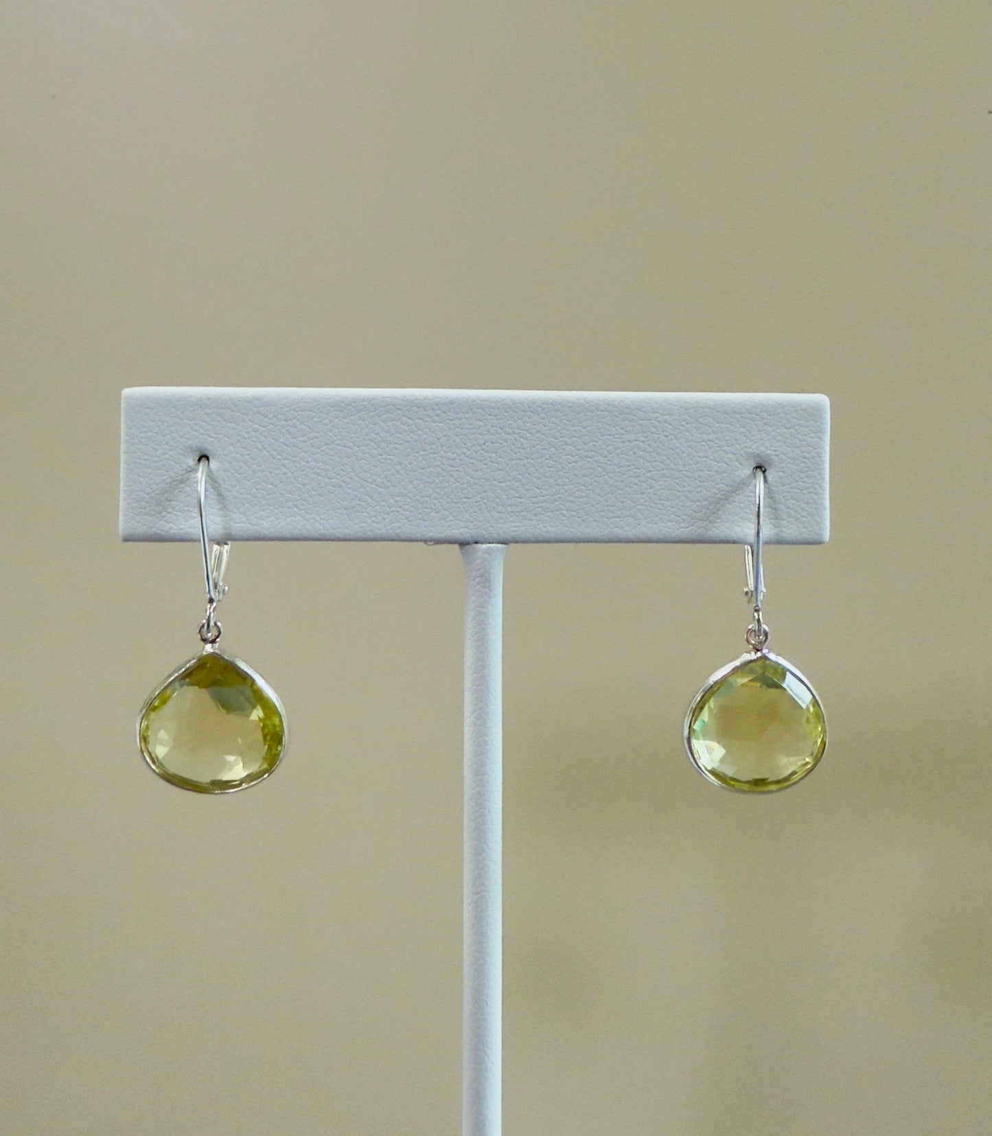 Lemon Light minimal everyday fine jewelry in solid gold and sterling 925 silver with natural gemstones.