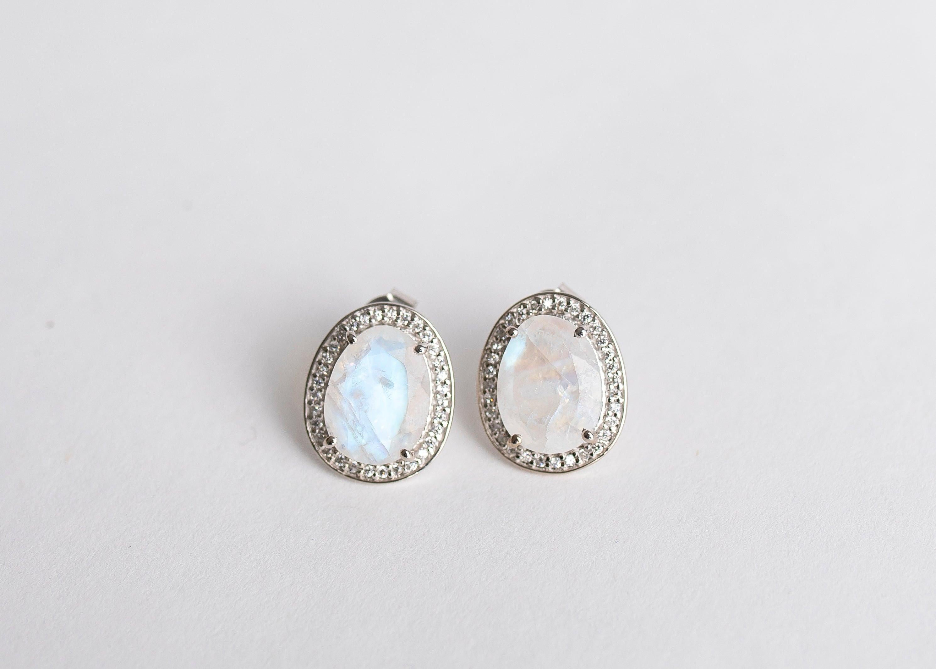 Moonstone Stud minimal everyday fine jewelry in solid gold and sterling 925 silver with natural gemstones.