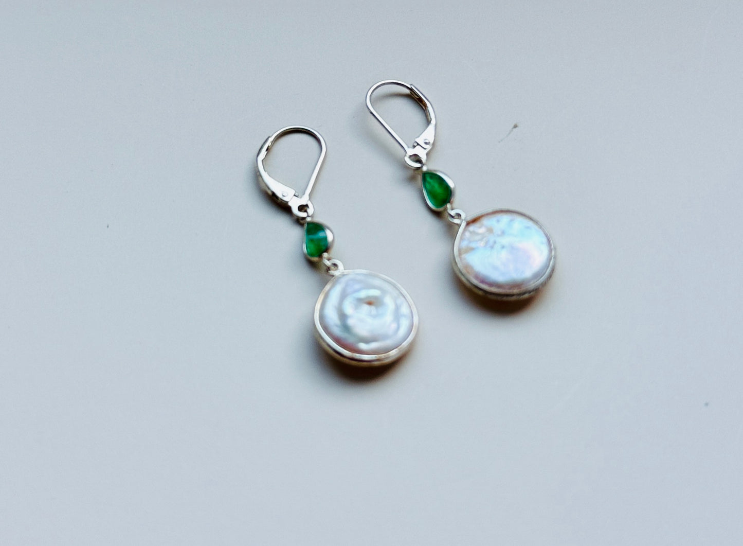 Emerald pearl hanging earrings