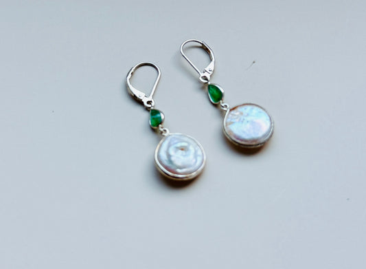 Emerald pearl hanging earrings