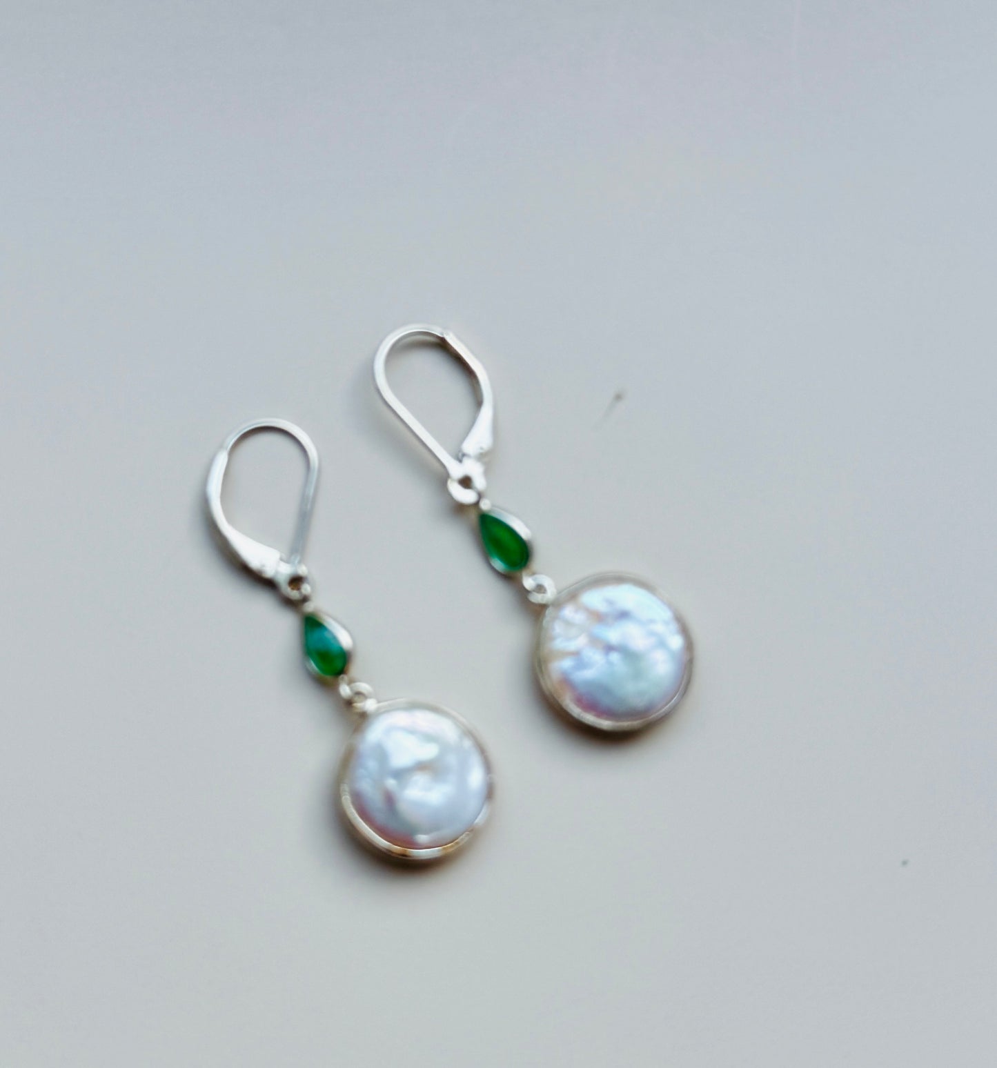 Emerald pearl hanging earrings