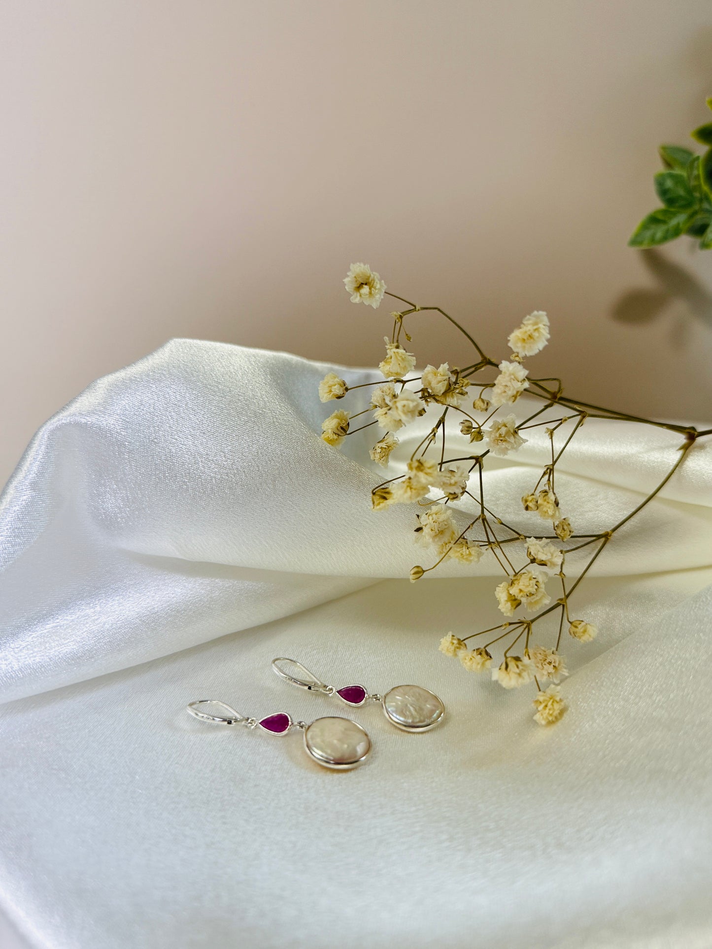 Pearl ruby hanging earrings