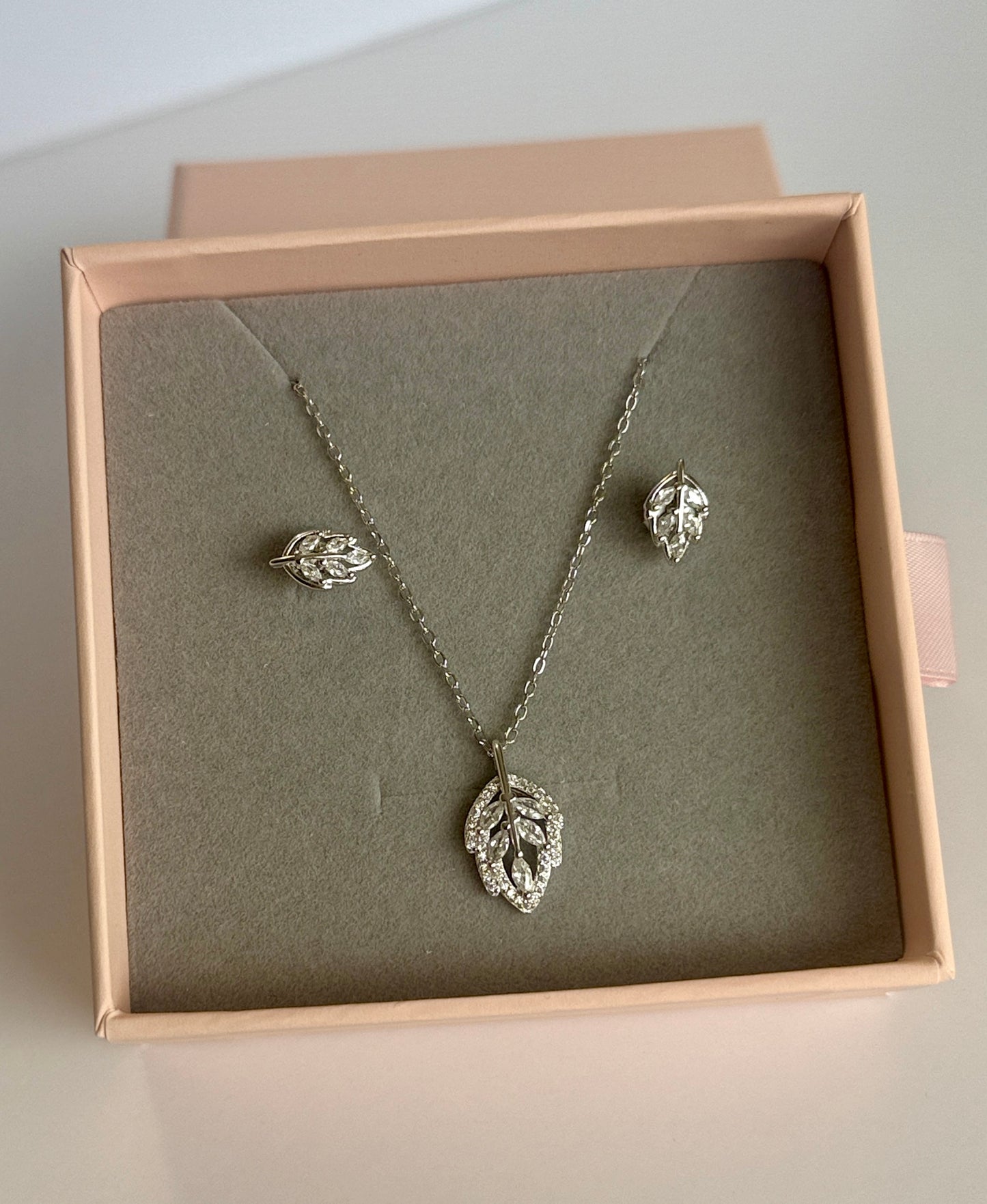 Leaf Necklace Set