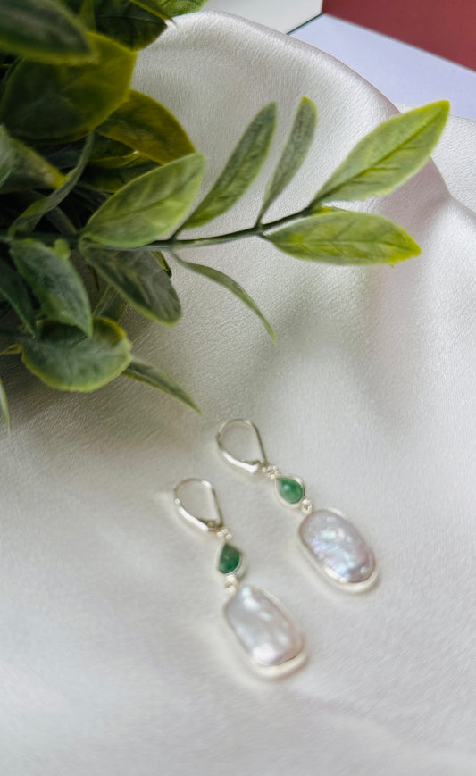 Emerald pearl hanging earrings