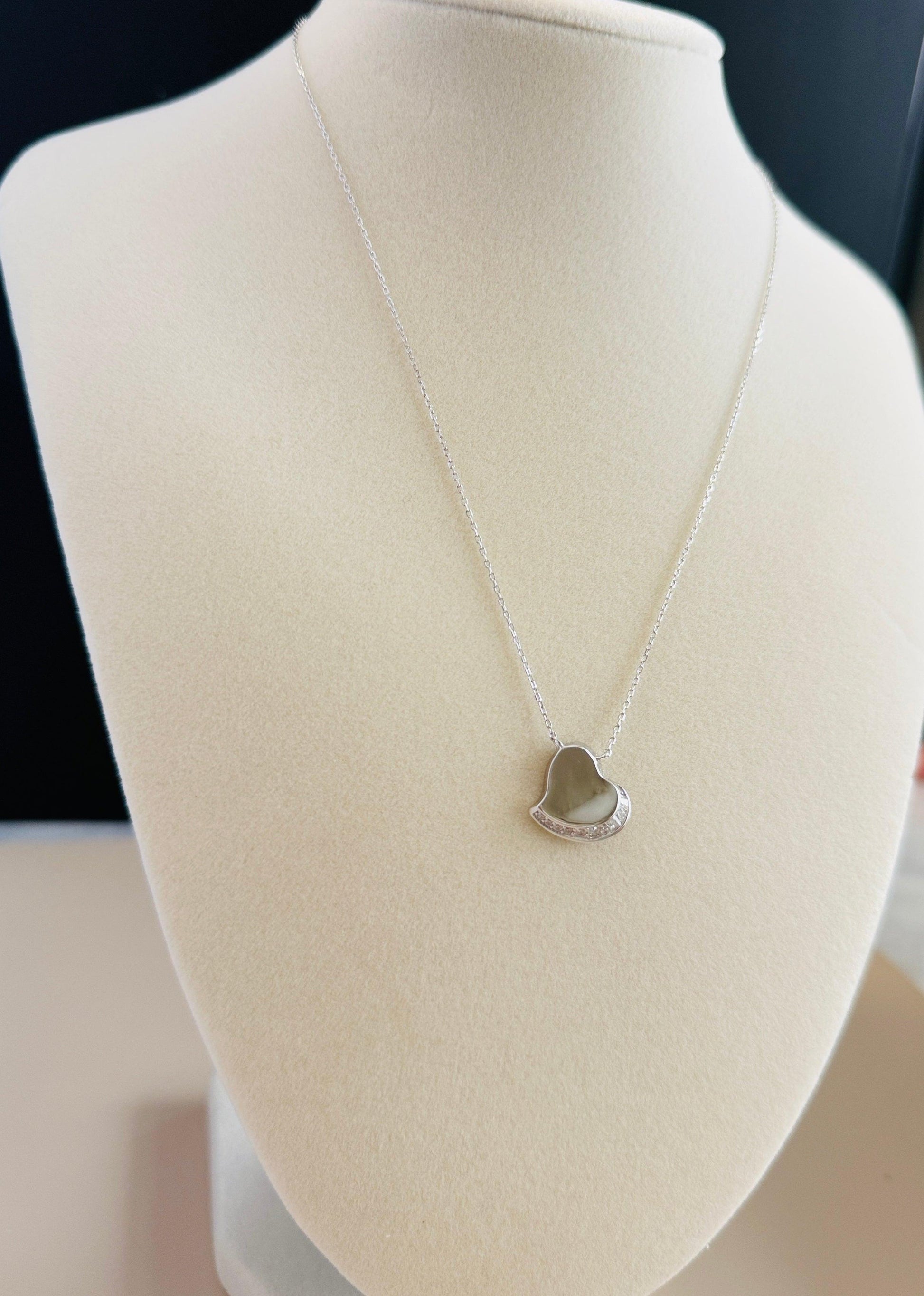 Everheart Set minimal everyday fine jewelry in solid gold and sterling 925 silver with natural gemstones.